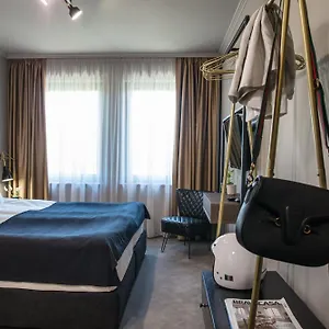 Reverence Boutique מלון וארנה